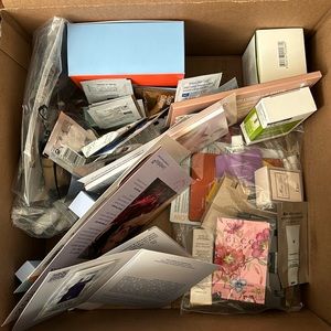 SKINCARE SAMPLES BOX